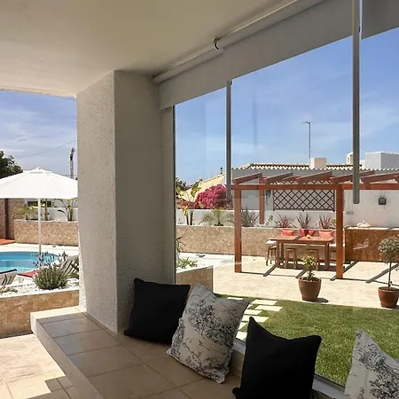 Βίλα Buganvilia - Private Pool - 10 Guests -